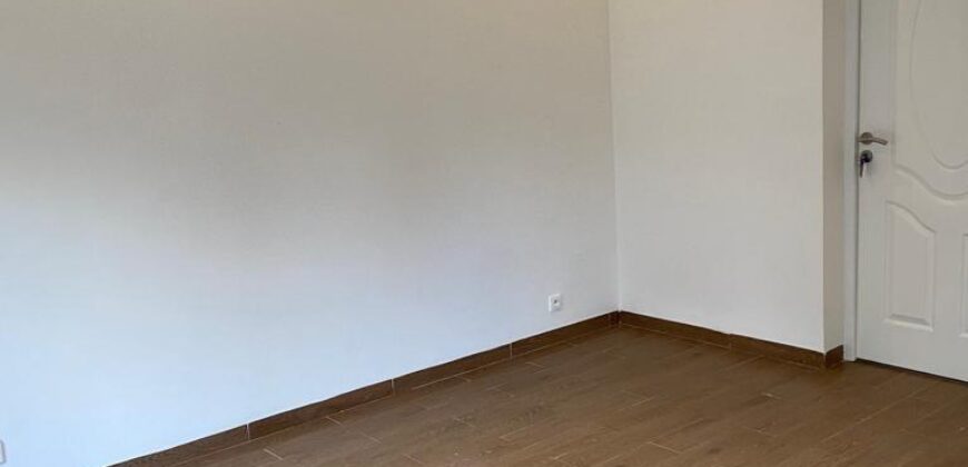 Location belle villa T6 avec piscine située dans un quartier calme proche du lycée français sur Ambatobe