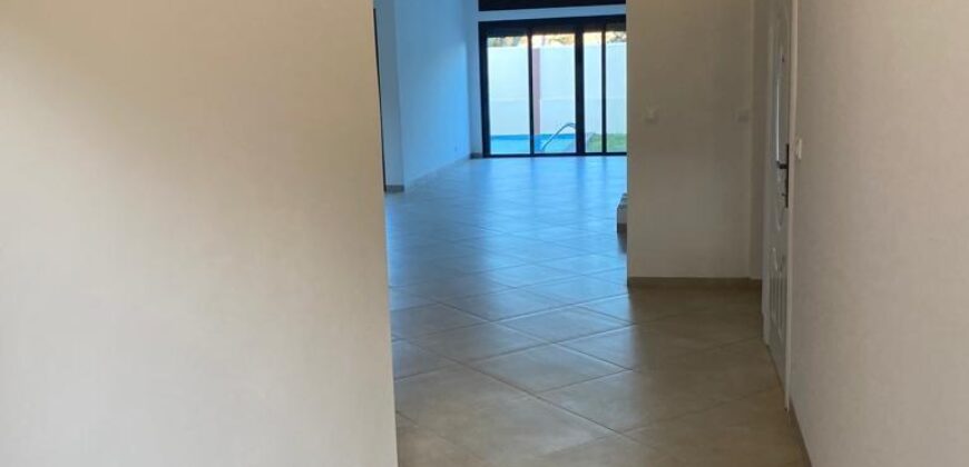 Location belle villa T6 avec piscine située dans un quartier calme proche du lycée français sur Ambatobe