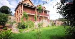 À vendre une superbe villa T7 en R+2 sur 2000 m2 de terrain à Ilafy