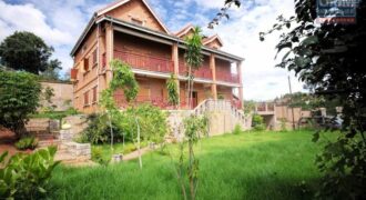 À vendre une superbe villa T7 en R+2 sur 1300 m2 de terrain à Ilafy