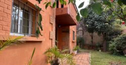 À louer une grande villa T5 meublée située dans un quartier résidentiel calme à Ambatobe