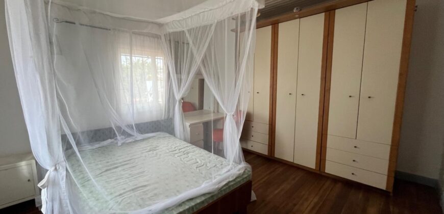 À louer une grande villa T5 meublée située dans un quartier résidentiel calme à Ambatobe