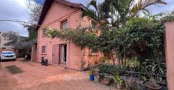 À louer une grande villa T5 meublée située dans un quartier résidentiel calme à Ambatobe