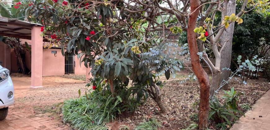 À louer une grande villa T5 meublée située dans un quartier résidentiel calme à Ambatobe