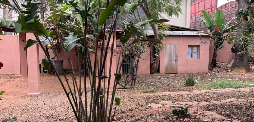 À louer une grande villa T5 meublée située dans un quartier résidentiel calme à Ambatobe