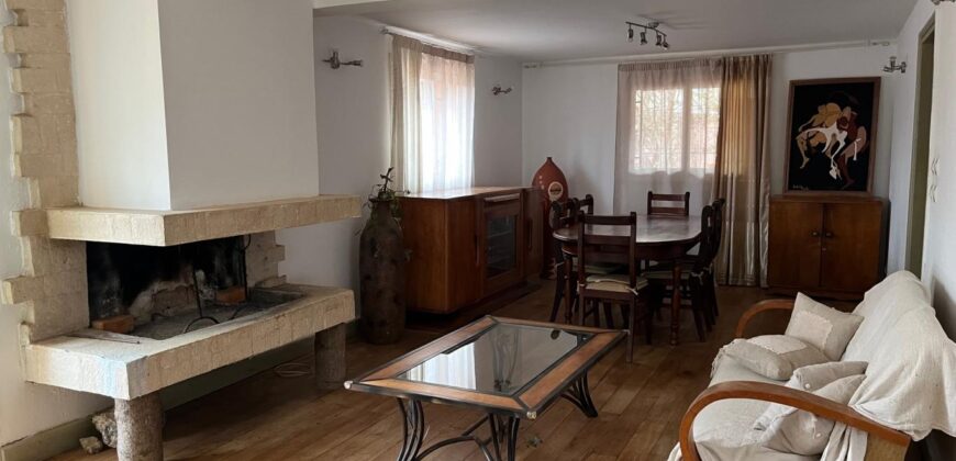 À louer une grande villa T5 meublée située dans un quartier résidentiel calme à Ambatobe