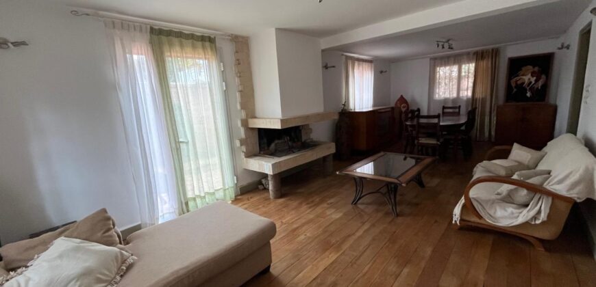 À louer une grande villa T5 meublée située dans un quartier résidentiel calme à Ambatobe