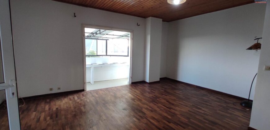 À louer une grande villa T6 située dans un quartier résidentiel calme à Ambatobe