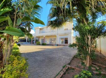 Location villa T6 à étage située dans un quartier calme de Mahabo Andoharanofotsy