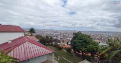 À vendre une charmante villa T5 sur un terrain de 1000 m2 avec une vue imprenable située à Fort Votron