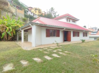 À vendre une charmante villa T5 sur un terrain de 1000 m2 avec une vue imprenable située à Fort Votron