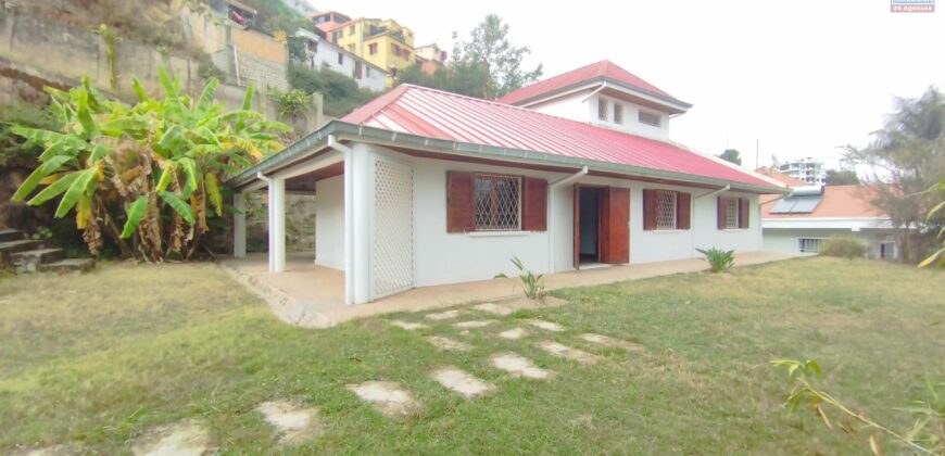 À vendre une charmante villa T5 sur un terrain de 1000 m2 avec une vue imprenable située à Fort Votron