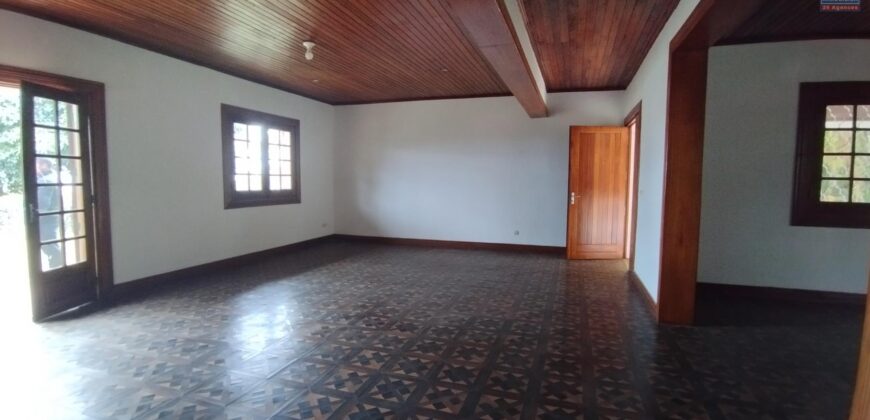 À vendre une charmante villa T5 sur un terrain de 1000 m2 avec une vue imprenable située à Fort Votron