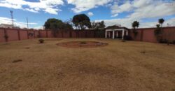 À vendre un beau terrain plat de 781 m2 entièrement clôturé et aménagé situé à Malaza Ampitatafika