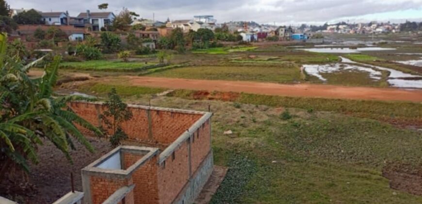 À vendre un terrain de 520 m2 situé en bord de la nouvelle route principale Samacou