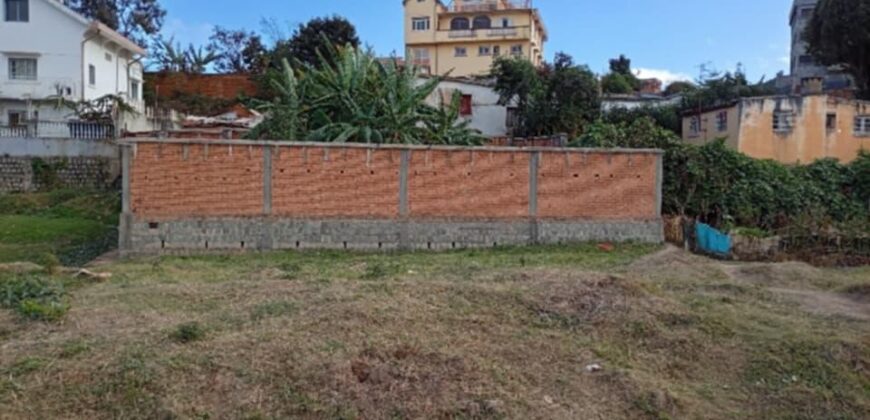 À vendre un terrain de 520 m2 situé en bord de la nouvelle route principale Samacou