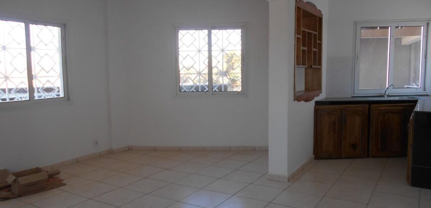 À louer un appartement T3 situé à Ambohimiandra juste à côté de l’école Bird