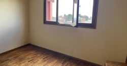 À louer un spacieux appartement T4 situé proche du centre-ville à Ambatovinaky
