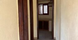 Vente d’une petite villa de 60 m2 sur un terrain de 1485 m2 située dans un secteur calme à Ambatomaro