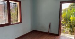 Vente d’une petite villa de 60 m2 sur un terrain de 1485 m2 située dans un secteur calme à Ambatomaro