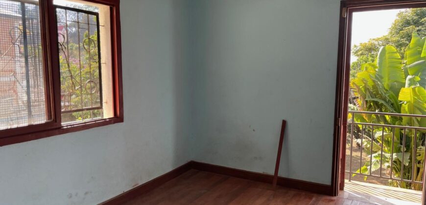 Vente d’une petite villa de 60 m2 sur un terrain de 1485 m2 située dans un secteur calme à Ambatomaro