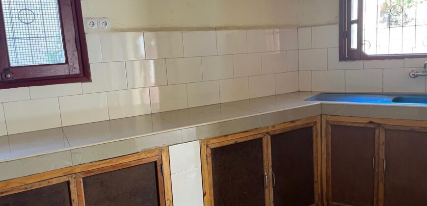 Vente d’une petite villa de 60 m2 sur un terrain de 1485 m2 située dans un secteur calme à Ambatomaro