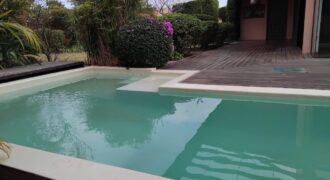 Location d’une belle villa contemporaine de type T4 située dans un quartier calme à Ambatobe