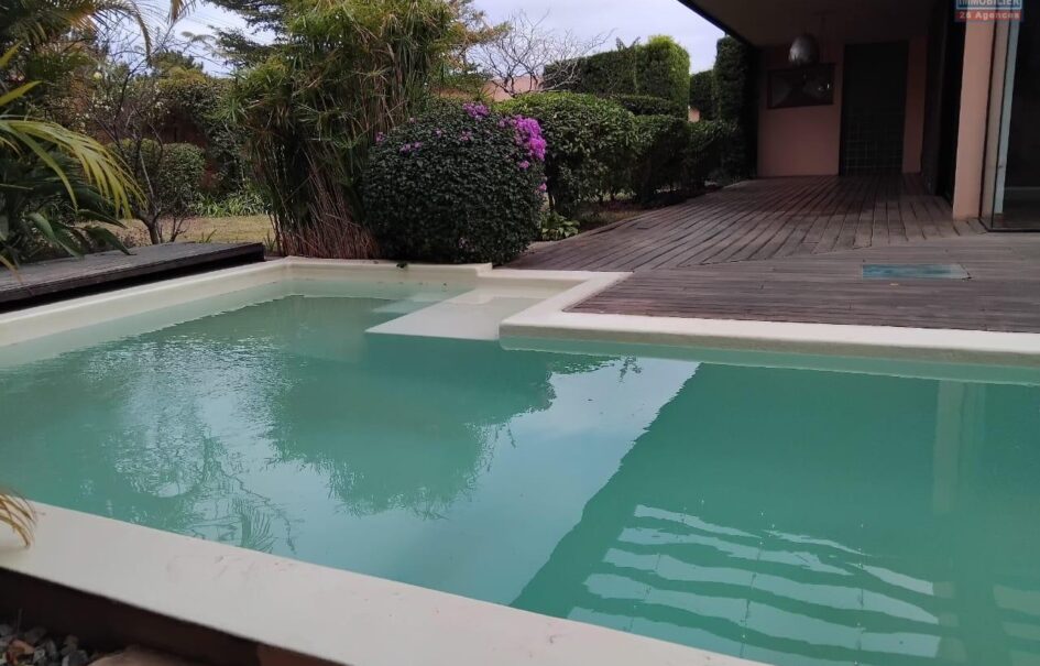 Location d’une belle villa contemporaine de type T4 située dans un quartier calme à Ambatobe