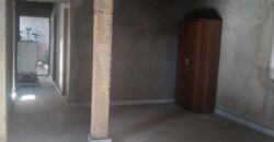 À vendre une villa polyvalente en cours de finition située au cœur de Betongolo