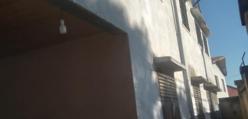 À vendre une villa polyvalente en cours de finition située au cœur de Betongolo