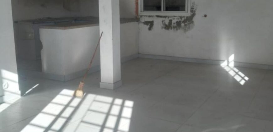 À vendre une villa polyvalente en cours de finition située au cœur de Betongolo
