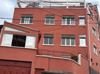 À louer une spacieuse villa T8 sur 5 niveaux située dans un quartier calme sur la Haute Ville