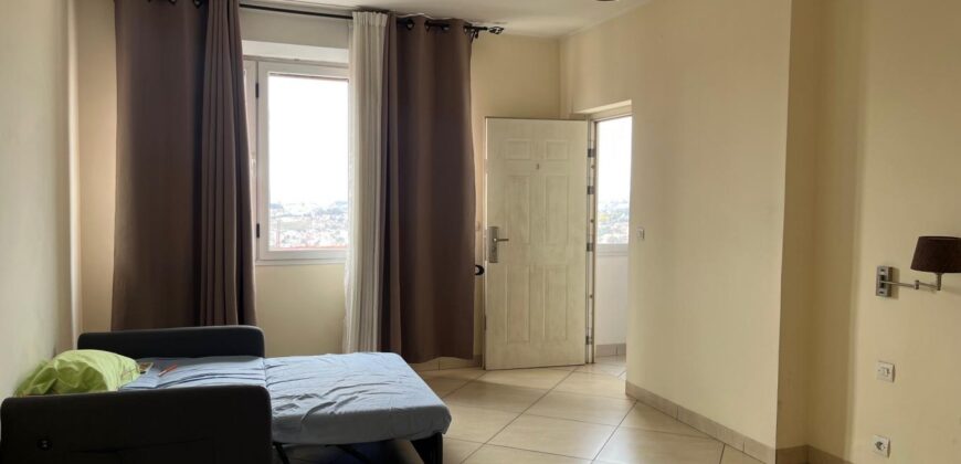 À louer une spacieuse villa T8 sur 5 niveaux située dans un quartier calme sur la Haute Ville