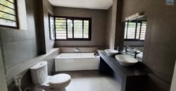 Location d’une belle villa moderne de type F5 avec piscine située à Anosiala Alakamisy