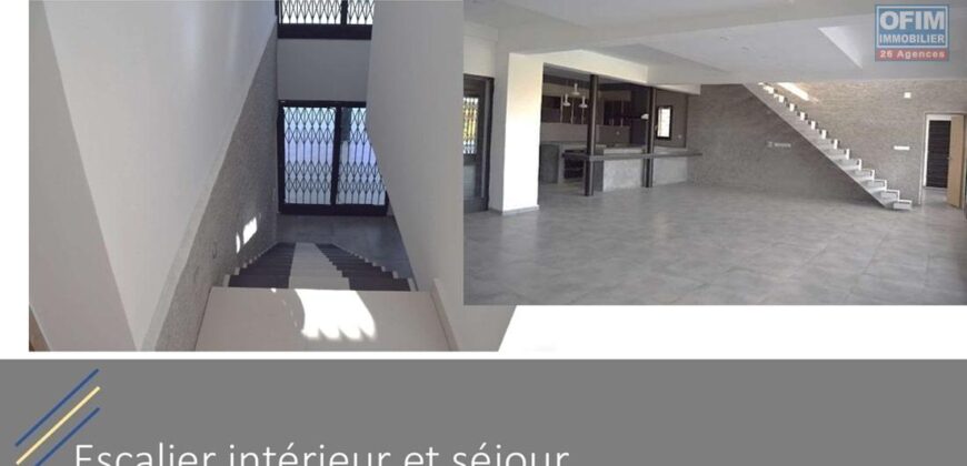 Location d’une belle villa moderne de type F5 avec piscine située à Anosiala Alakamisy