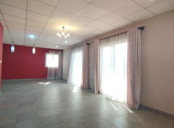 À louer un appartement T3 situé dans une résidence sécurisée à Analamahitsy