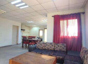 En location appartement T3 meublé situé au sein d’une résidence sécurisée H24/7 à Analamahitsy