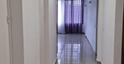 Location villa en bord de route contenant un local commercial et un appartement T4 située sur By-Pass
