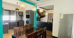 À louer une villa T4 semi-meublée située à Mahazoarivo Ambohitsoa