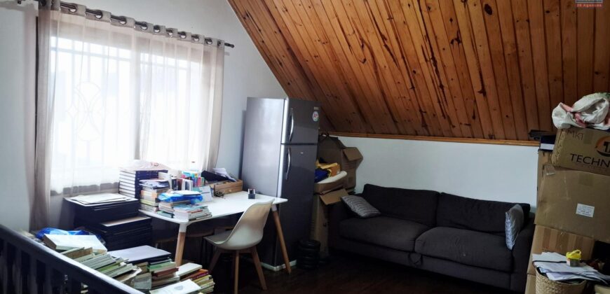 À louer une villa T4 semi-meublée située à Mahazoarivo Ambohitsoa