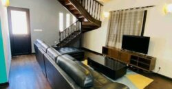 À louer une villa T4 semi-meublée située à Mahazoarivo Ambohitsoa