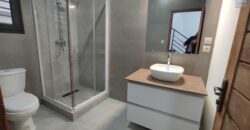 En vente une villa neuve avec piscine de 200 m2 habitable sur un terrain de 420 m2 située à Manadriana Ambatobe