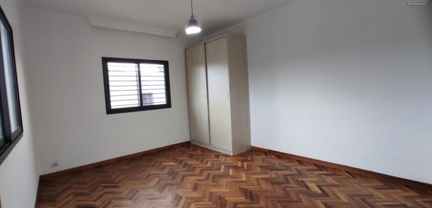 En vente une villa neuve avec piscine de 200 m2 habitable sur un terrain de 420 m2 située à Manadriana Ambatobe