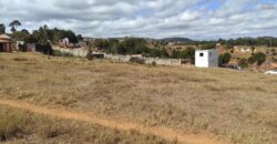 À vendre un terrain de 1814 m2 situé dans un quartier calme à Ambohimalaza