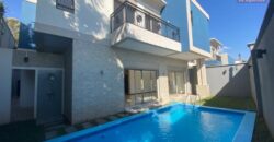 À louer une spacieuse villa T7 avec piscine située à Ivandry proche de toutes les commodités