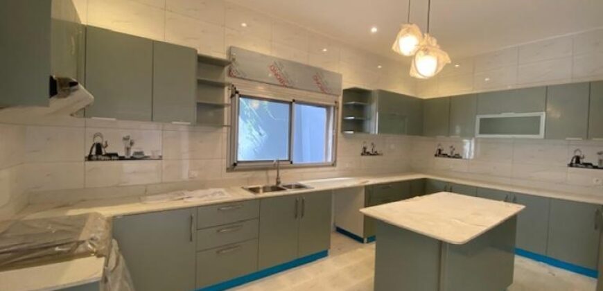 À louer une spacieuse villa T7 avec piscine située à Ivandry proche de toutes les commodités