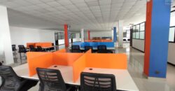 Location d’un vaste local commercial ou professionnel de 1500 m2 situé en bordure de la route principale à Anosizato