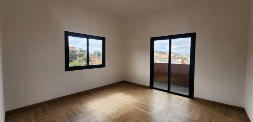 Louez cet appartement neuf T4 situé dans un quartier calme et résidentiel à Andranomena