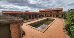 En vente un site hôtelier exceptionnel sur un terrain de 3 000 m² situé à Mandrosoa Ivato