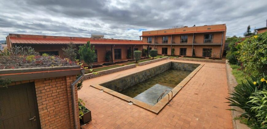 En vente un site hôtelier exceptionnel sur un terrain de 3 000 m² situé à Mandrosoa Ivato